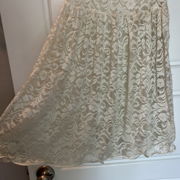 Beige lace dress. Medium. Like new. - Picture 3 of 3
